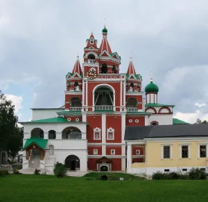 Колокольня (звонница) с церковью Сергия Радонежского (Звенигород)