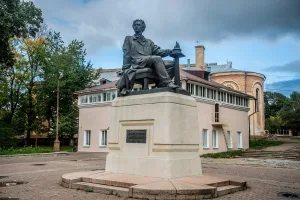 Памятник Микешину