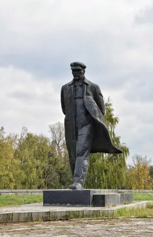 Памятник Ленину на Каширском шоссе севернее Горок Ленинских