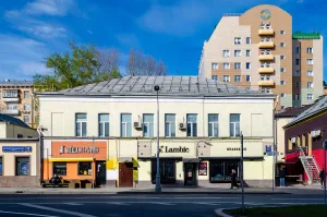 Главный дом городской усадьбы с флигелем - административное здание