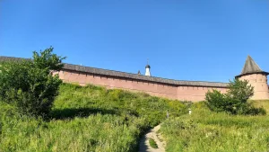 Прясло западной стены между Водяной башней и Сельновой башней (Суздаль)