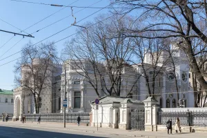 Ограда с воротами (Арбат)