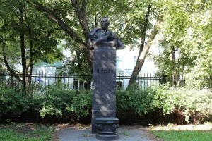 Памятник Алексею Щусеву