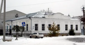 Городская Александровская богадельня с оградой (Шадринск)