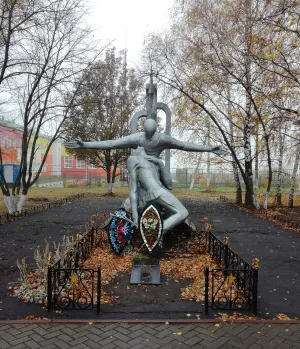 Братская могила советских воинов, погибших в годы Великой Отечественной войны