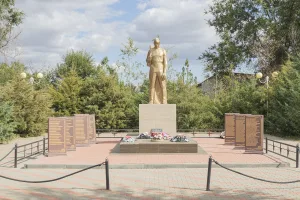 Братская могила советских воинов, погибших в период Сталинградской битвы