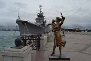 Памятник жене моряка