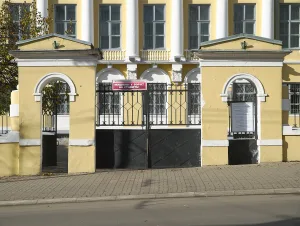 Ограда с воротами (Калуга)