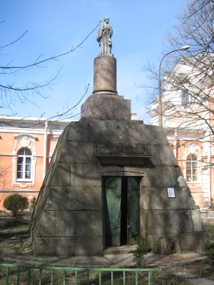 Надгробие (усыпальница) П.А. Чичерина (1808-1872), генерала, и членов его семьи (Стрельна)