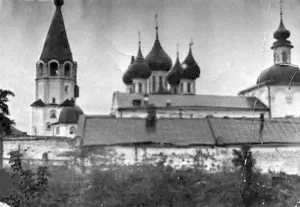 Ограда с воротами (Фролищи)