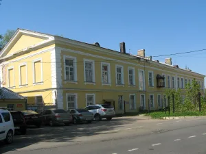 Здание 135 поликлиники Лен.ВМБ, матросского клуба (Ломоносов)