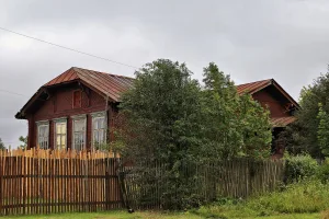 Одно из зданий Воскресенской средней школы, в которой учился с 1916 по 1919 г. Герой Советского Союза В.М. Горелов (Воскресенское)