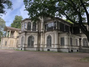 Здание дачи (деревянное здание оранжереи у дачи В.Ф. Громова)