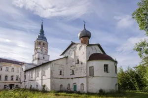 Трапезная с церковью Успения Пресвятой Богородицы и колокольней (Великий Новгород)