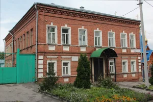 Каменный двухэтажный дом