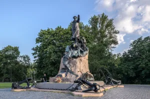 Памятник Степану Макарову в Кронштадте