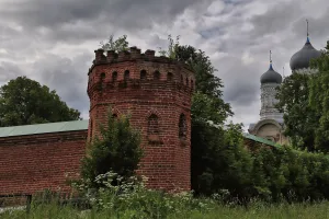 Южная башня ограды (Сергеево)