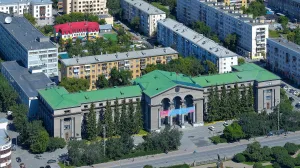 главное здание Уральского госуниверситета