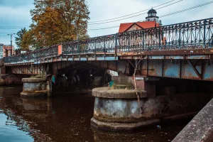 «Медовый мост» через р. Преголя (Калининград)