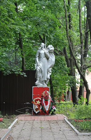 Братская могила советских воинов (Жаворонки)