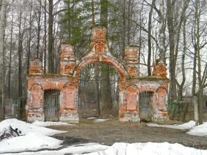 Ворота кладбища (Корзино)