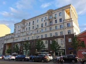 Дом, в котором в кв. № 16 в 1948-1960 гг. жил и работал авиаконструктор С.А. Лавочкин (Тверской)