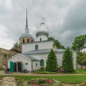 Никольская церковь с колокольней (Порхов)