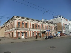 Жилой дом с магазином