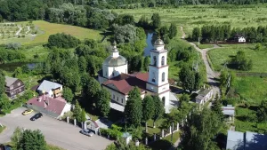 Петропавловская церковь в Лужках