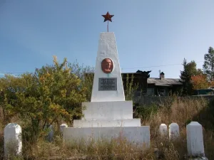 Памятник вождю монгольского народа Сухэ-Батору, сооруженный жителями Кяхты (Кяхта)