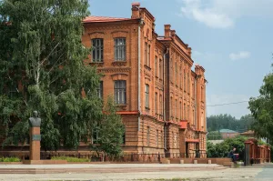 Здание реального училища, где 25 января 1918 года было провозглашено установление в г. Кузнецке Советской власти (Кузнецк)