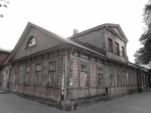 Деревянный жилой дом с мезонином