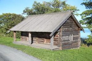 Амбар из деревни Воробьи (остров Кижи)