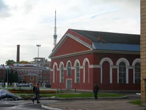 Экзерцизгауз (манеж) с церковью
