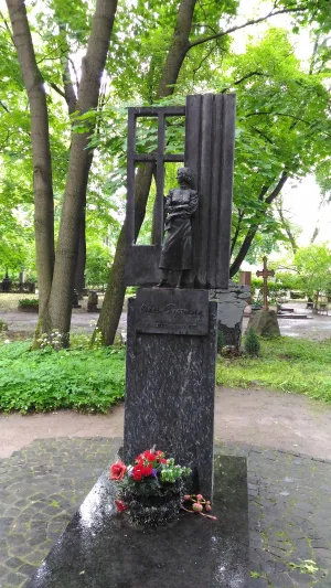 Могила О.Ф. Берггольц (1910-1975), русской поэтессы