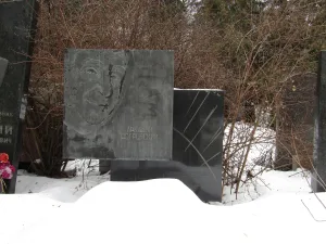 Могила и надгробие Островского Аркадия Ильича (1914-1967), композитора (Хамовники)