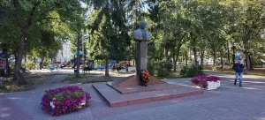 Бюст дважды Героя Социалистического Труда, лауреата ленинской премии П. А. Воронина (Калуга)