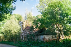 Воскресенская церковь с иконостасом и живописью (Паскино)