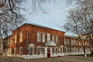 Здание школы, в которой учился А.А. Перфильев, лейтенант, Герой Советского Союза (Александров)