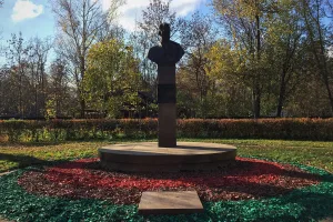 Памятник Евгению Вучетичу