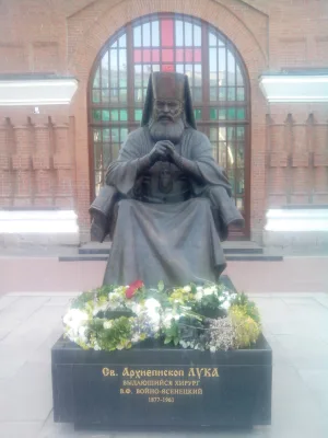 памятник архиепископу Луке (В.Ф. Войно-Ясенецкому)