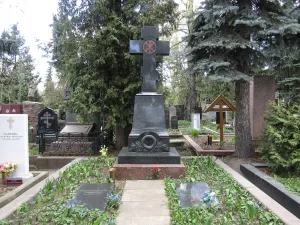 Могила Третьяковых Павла Михайловича (1832-1898) и Сергея Михайловича (1834-1892), предпринимателей, меценатов, коллекционеров (Хамовники)
