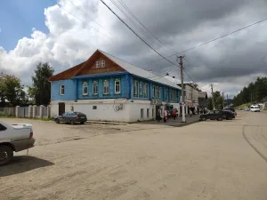 Жилой дом с лавками Гусева (Судиславль)