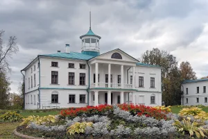 «Большой» дом (Карабиха)