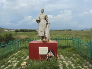 Братская могила советских воинов, погибших при освобождении с. Этоко от фашистских оккупантов