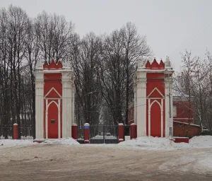 Башни восточного въезда усадьбы Михалково