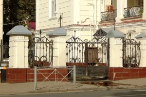 Ограда с воротами (Казань)