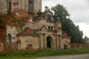 Святые ворота церкви Покрова (Веретея)
