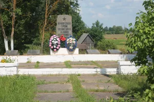 Братская могила воинов Советской Армии, погибших в 1944 году (Луг)