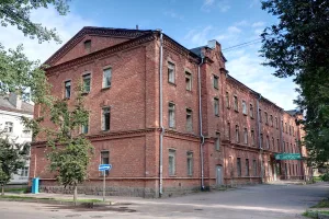 Здание бывших Красных казарм (Великий Новгород)